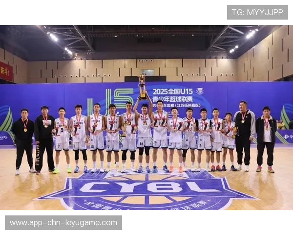 上海男篮延续攻防节奏，末节发力击退深圳队