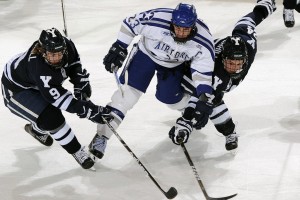 乐鱼网站-季票球迷为保护女孩在火车上被捅至重伤，森林老板负担费用，火车上的女孩